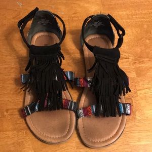 Cute Minnetonka girls fringe sandals